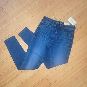 NWT- Size 4 High Rise Skinny Jean